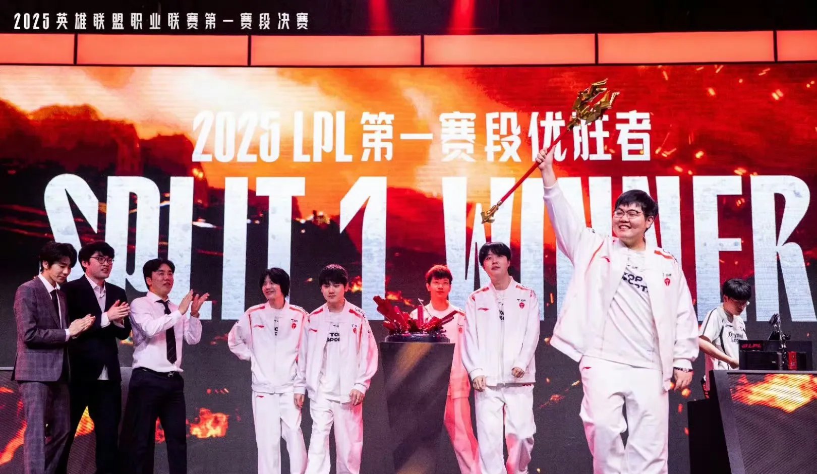 EG横扫PSG，Doinb团战一打五宿敌对决全球总决赛，留下经典瞬间