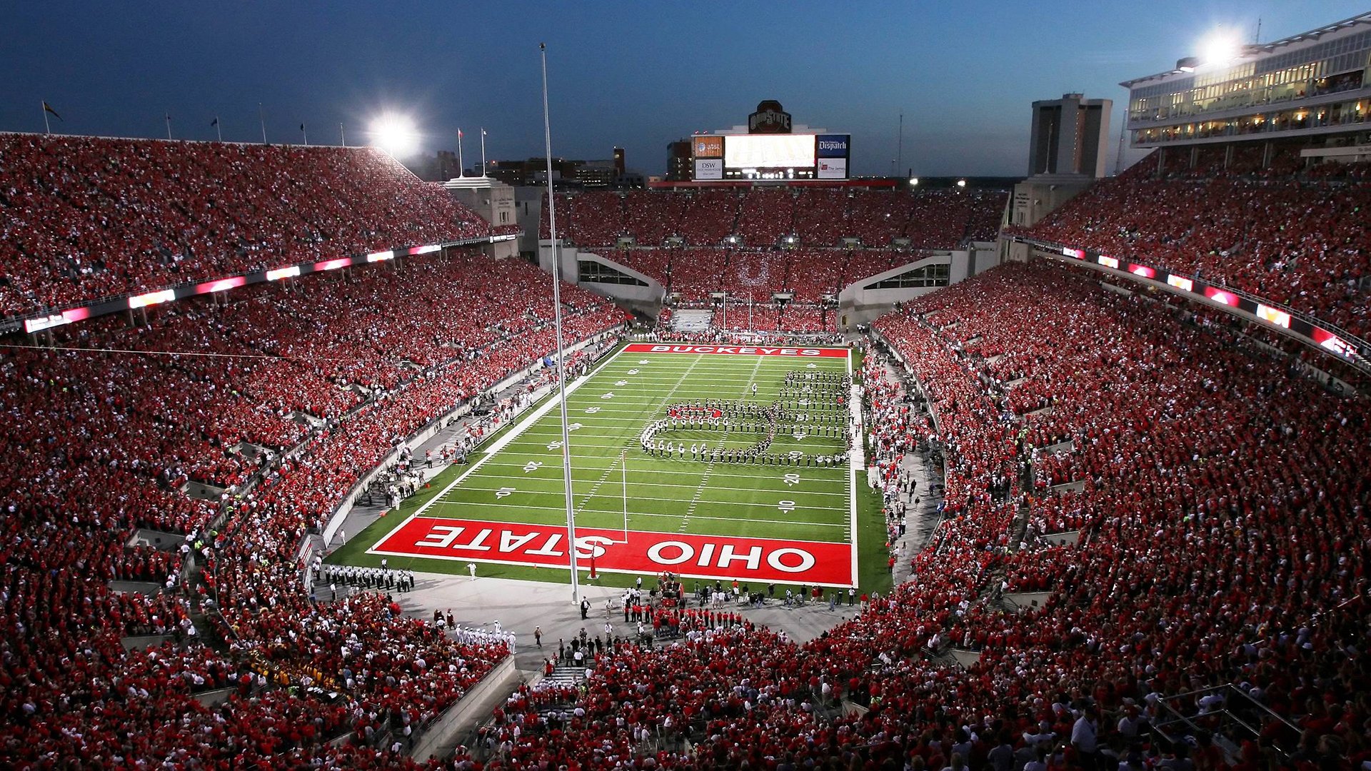 总决赛之夜,莱万如何以隐形操盘手的姿态,一手扼住命运的咽喉