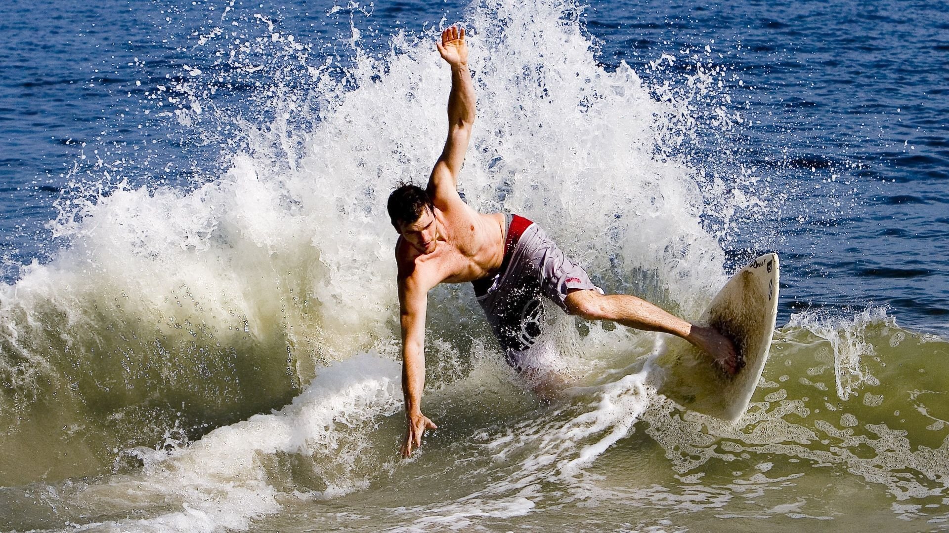 当北非风暴席卷绿茵，一场提前67分钟结束的欧冠半决赛，撕碎了谁的幻觉？